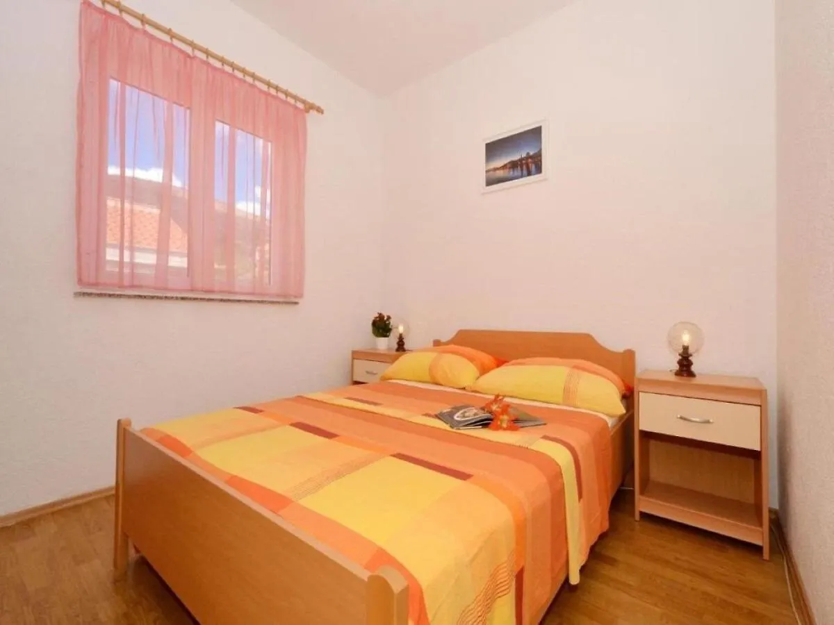 Apartments Zar Seget Vranjica